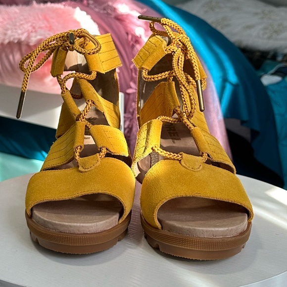 Sorel Joanie II Lace-up Wedge Sandal, Golden Yellow, Size 8.5 - Picture 2 of 8